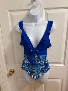 Patpat women’s one piece swimsuit. Ruffles on shoulders